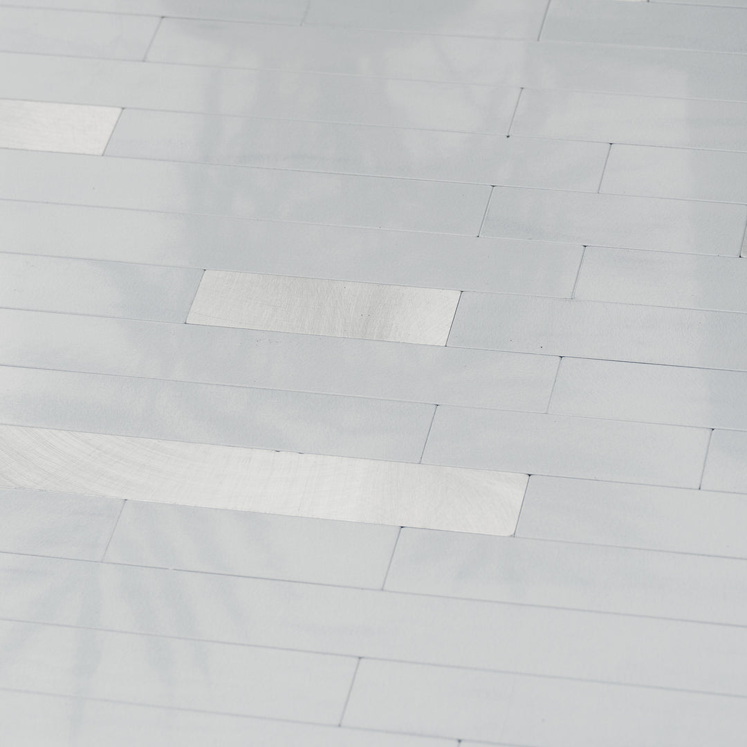 peel and stick tiles detail