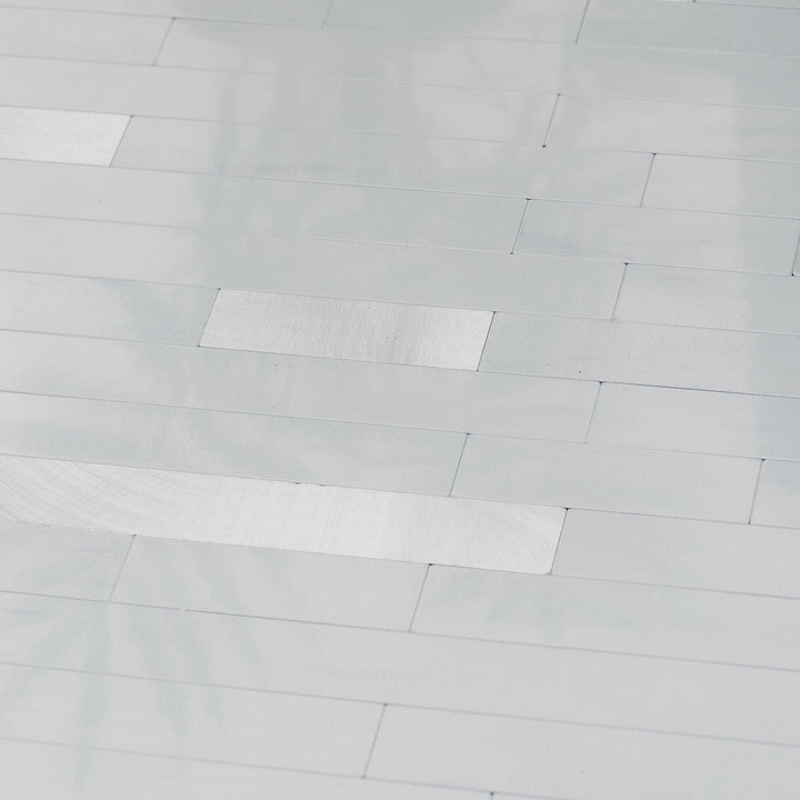 peel and stick tiles detail